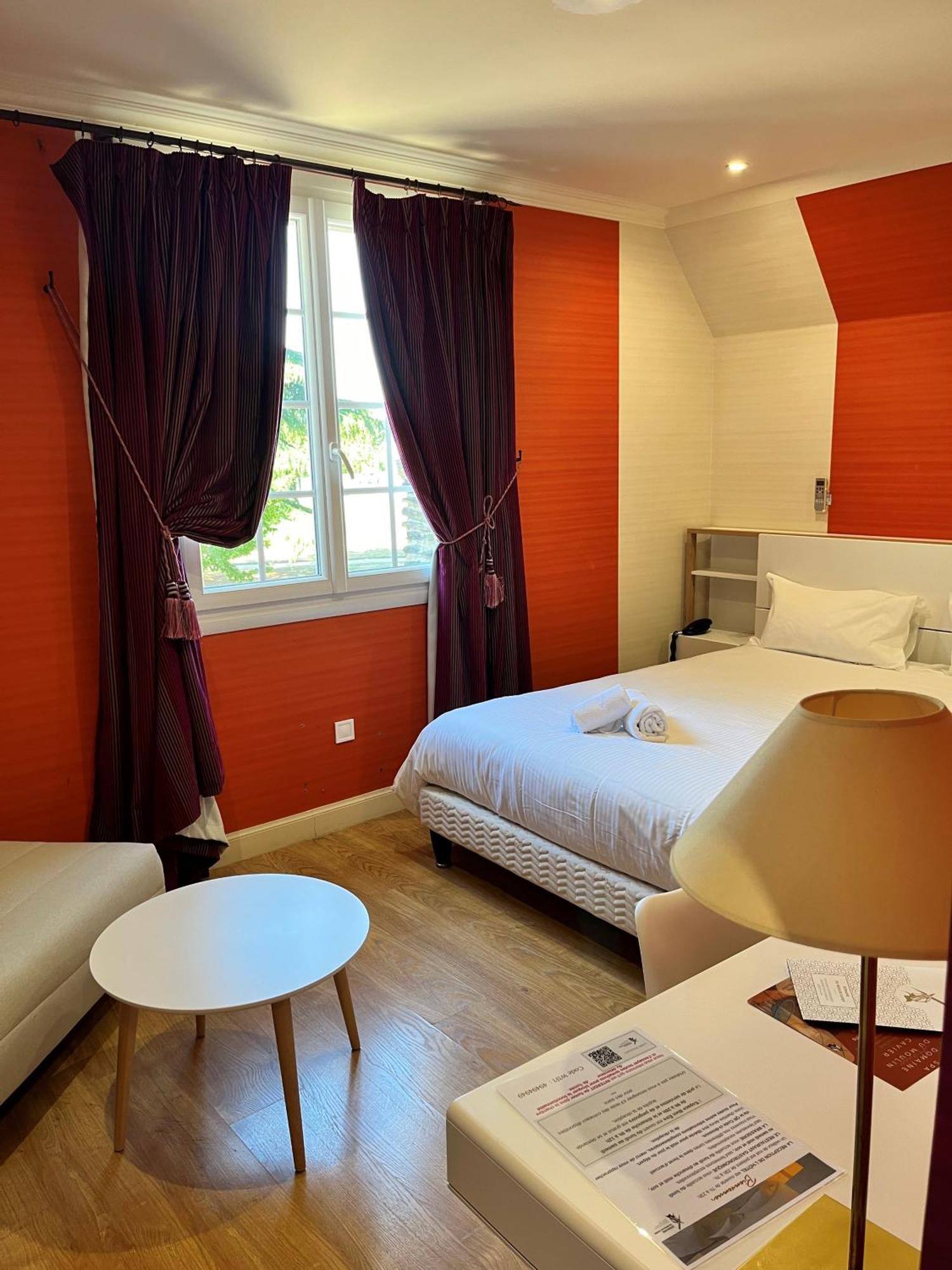 Logis Domaine Du Moulin Cavier Hotell Avrillé Rum bild