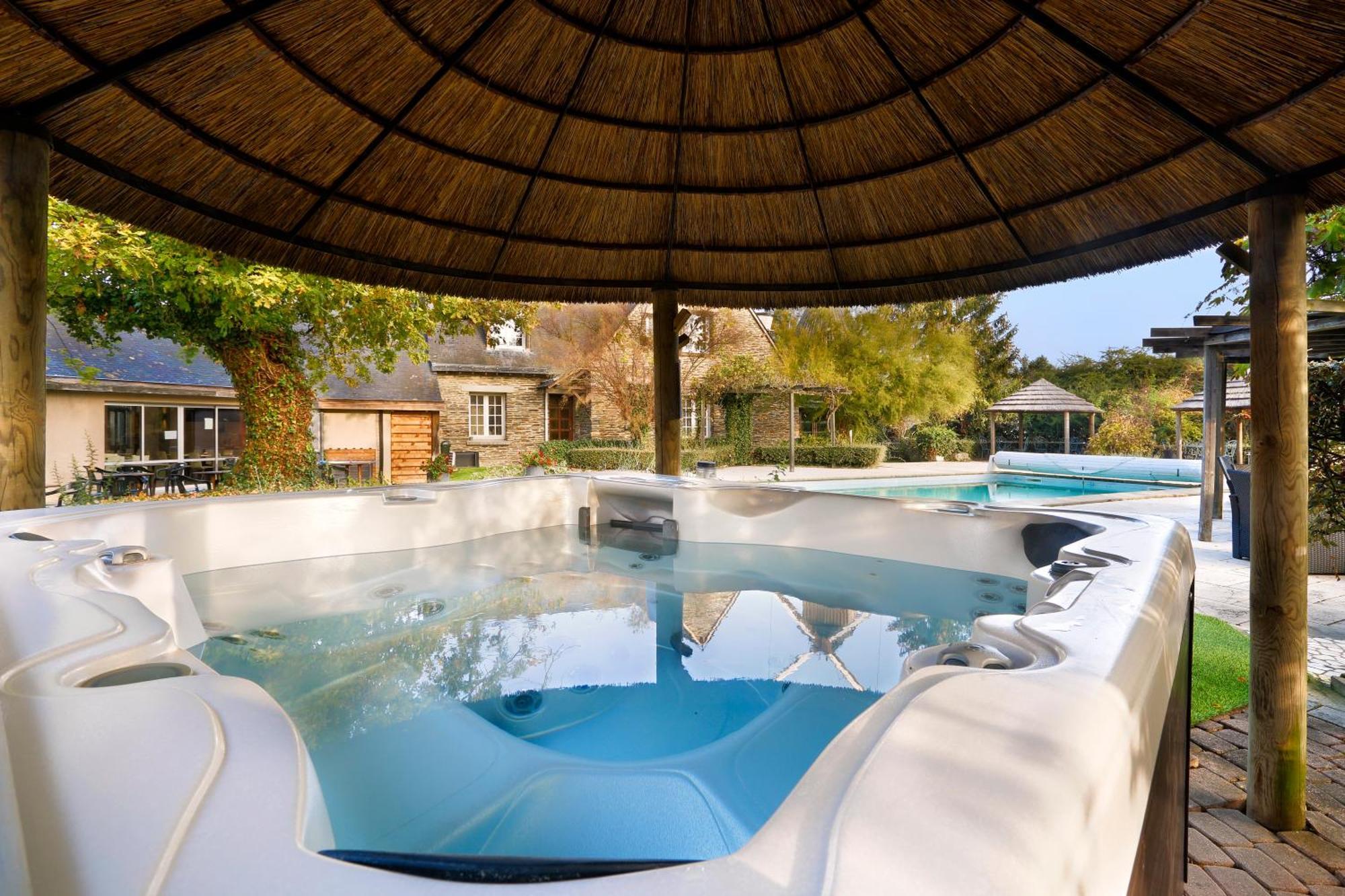 Logis Domaine Du Moulin Cavier Hotell Avrillé Exteriör bild