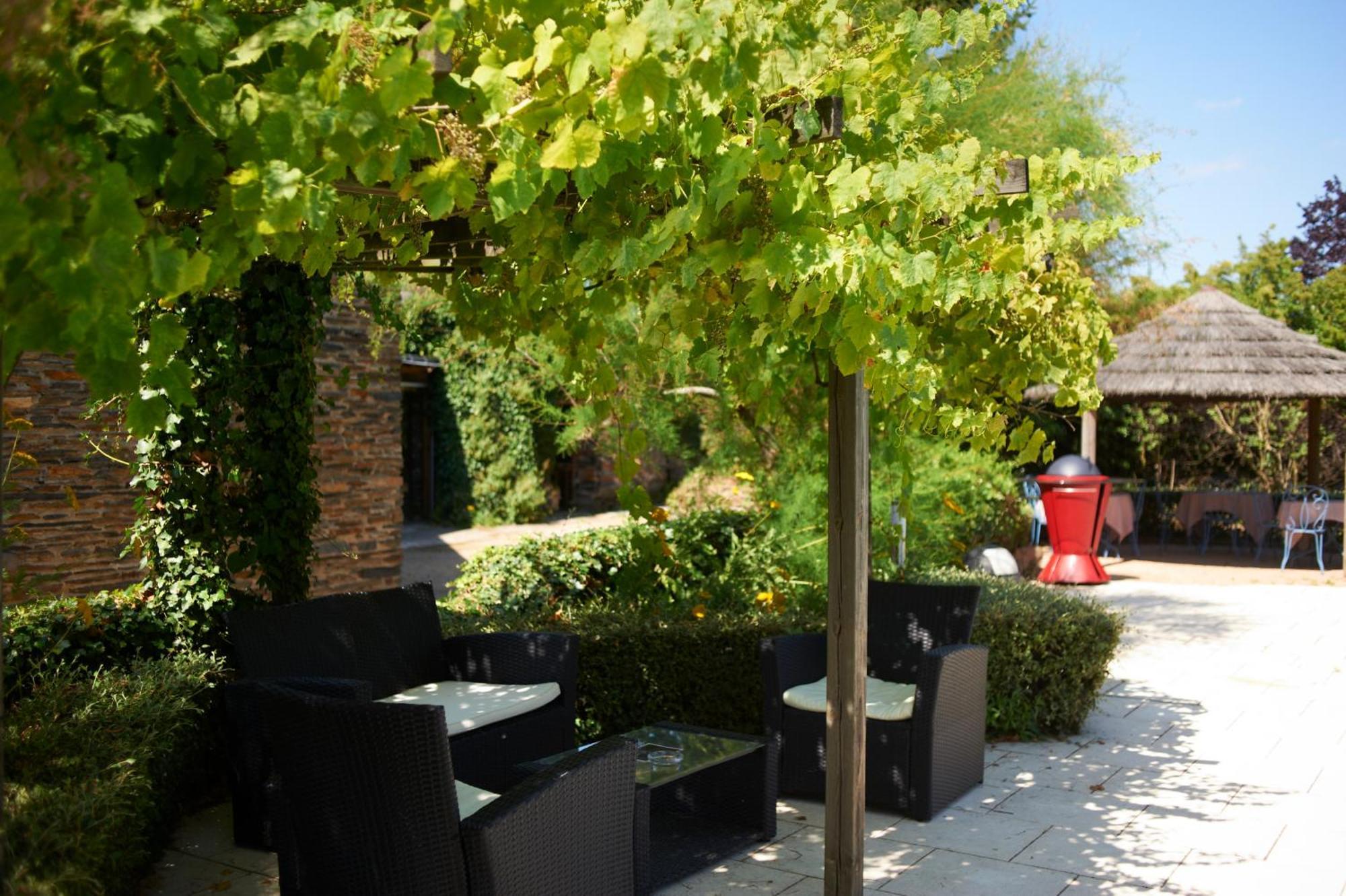 Logis Domaine Du Moulin Cavier Hotell Avrillé Exteriör bild