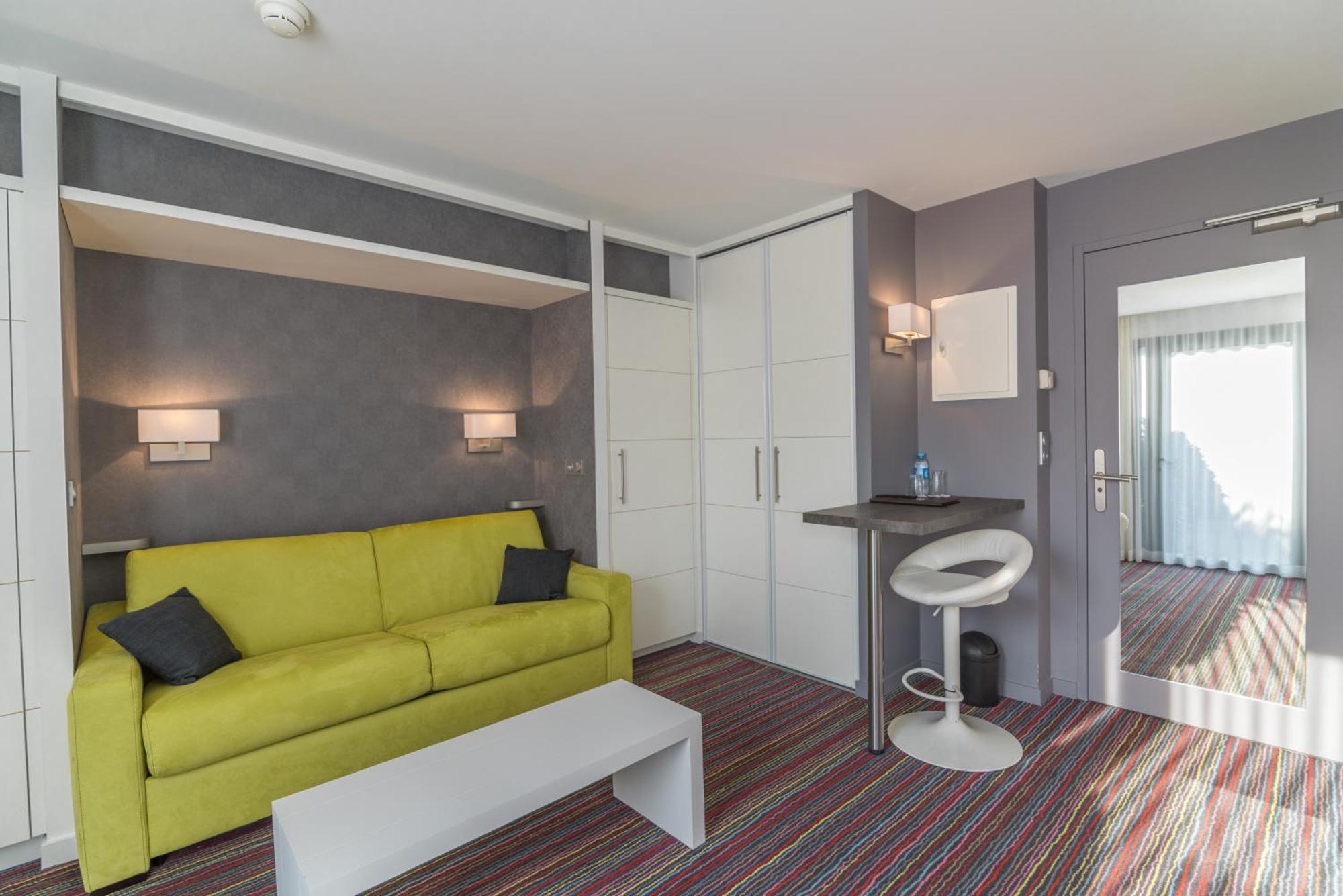 Logis Domaine Du Moulin Cavier Hotell Avrillé Exteriör bild