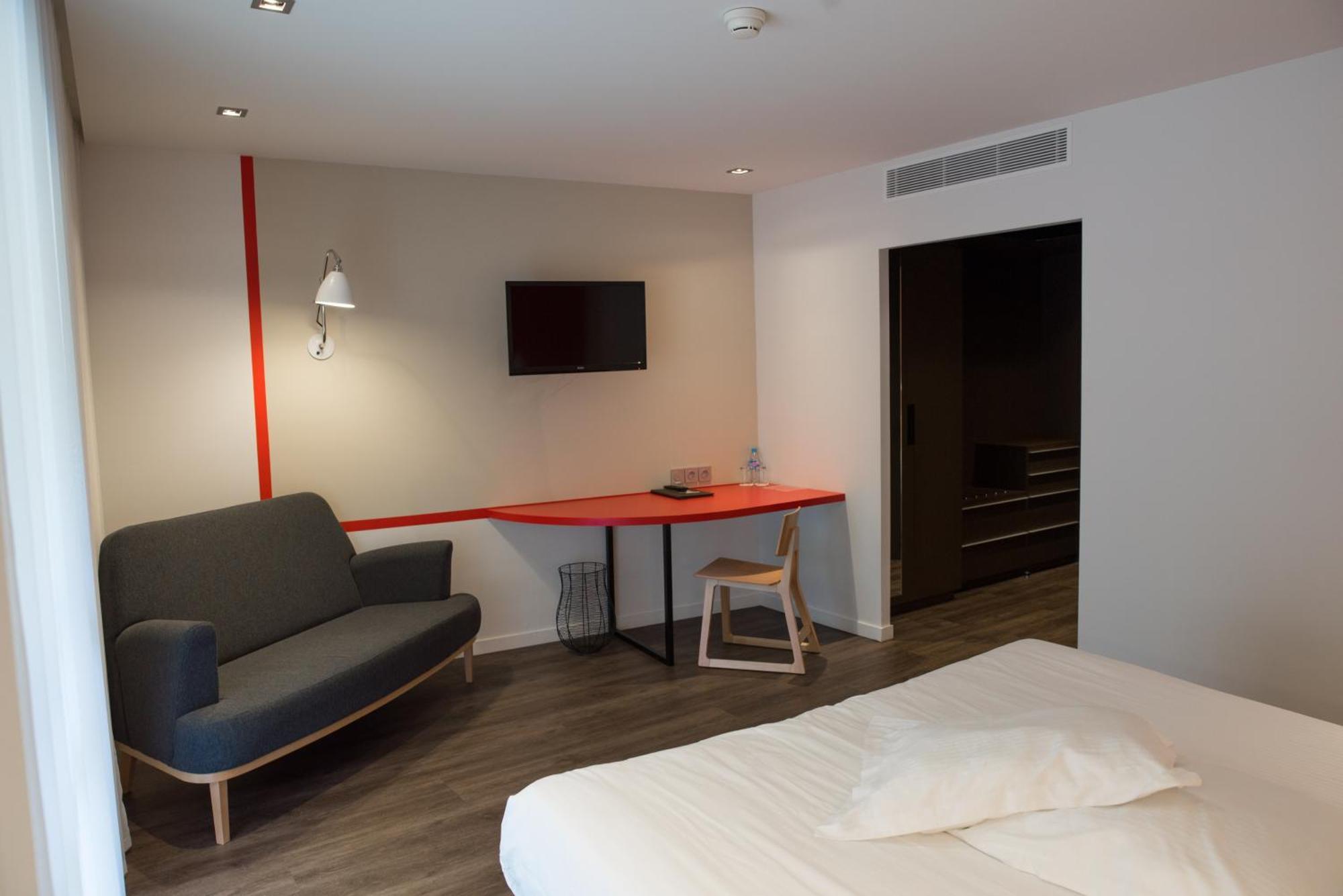 Logis Domaine Du Moulin Cavier Hotell Avrillé Exteriör bild