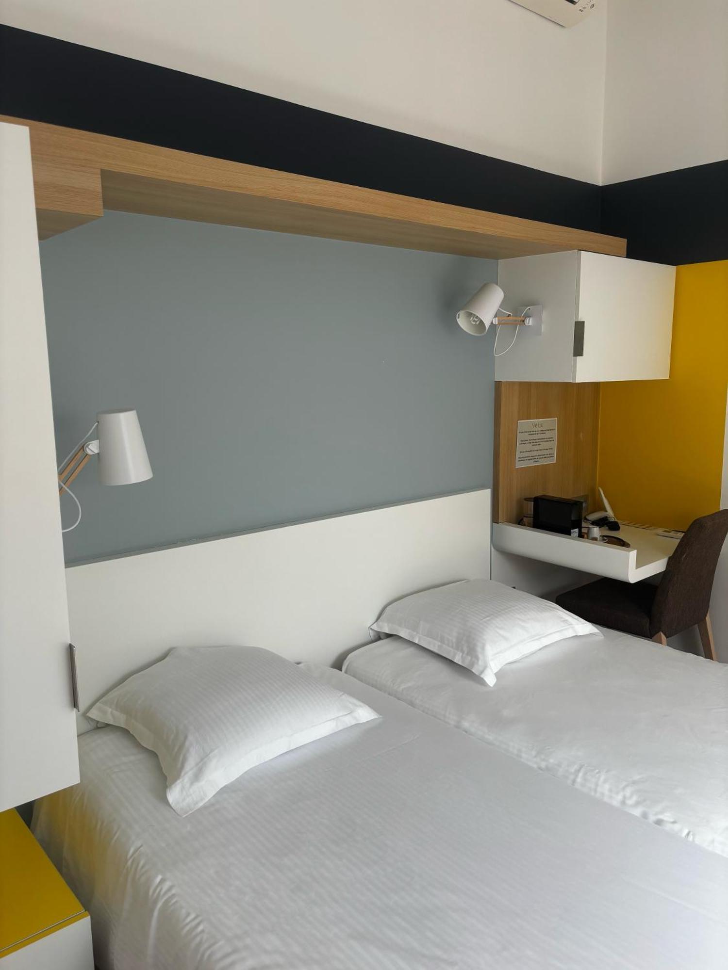 Logis Domaine Du Moulin Cavier Hotell Avrillé Exteriör bild