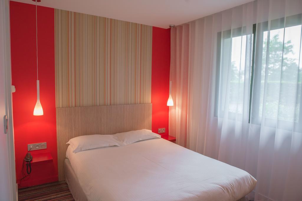 Logis Domaine Du Moulin Cavier Hotell Avrillé Exteriör bild