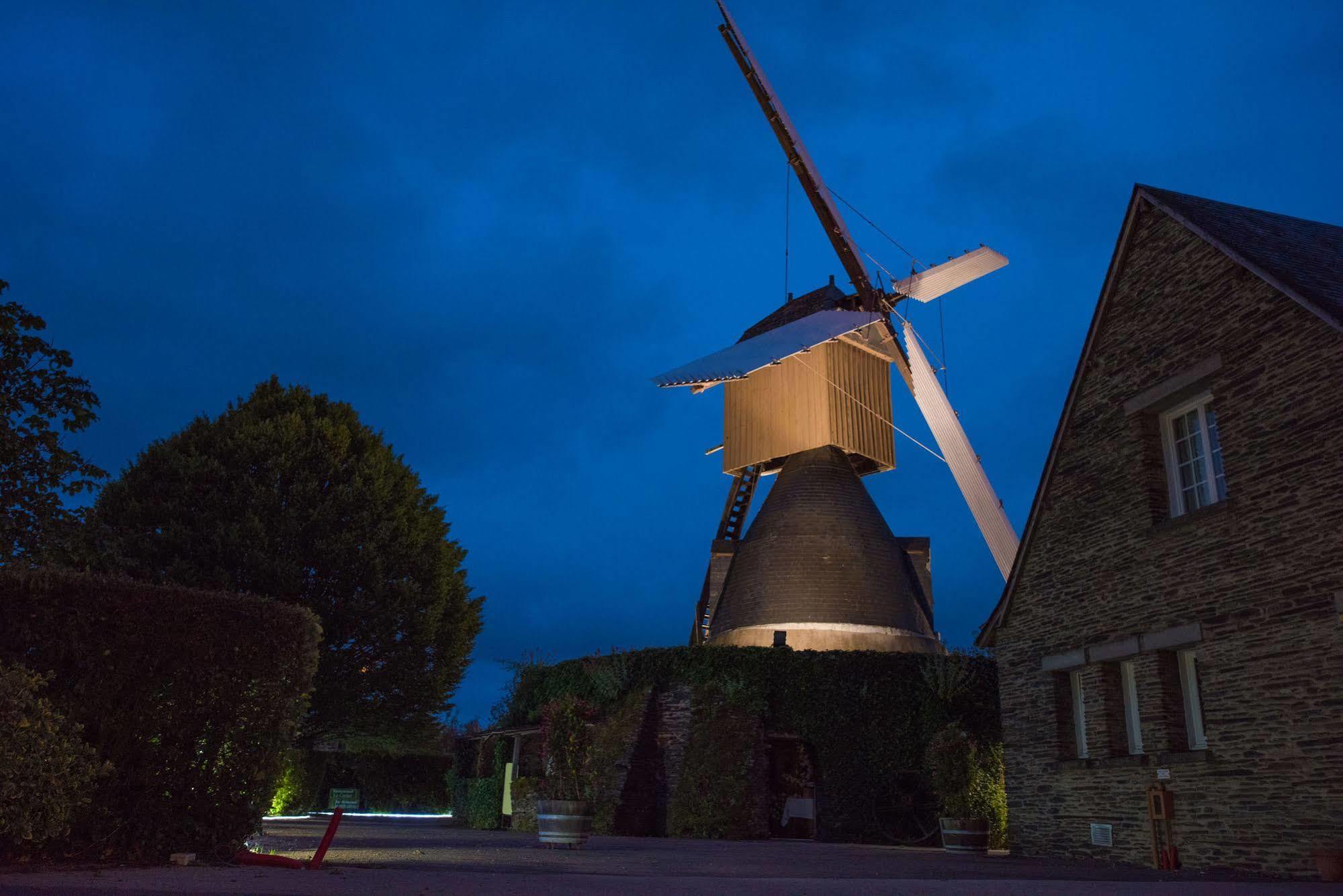 Logis Domaine Du Moulin Cavier Hotell Avrillé Exteriör bild
