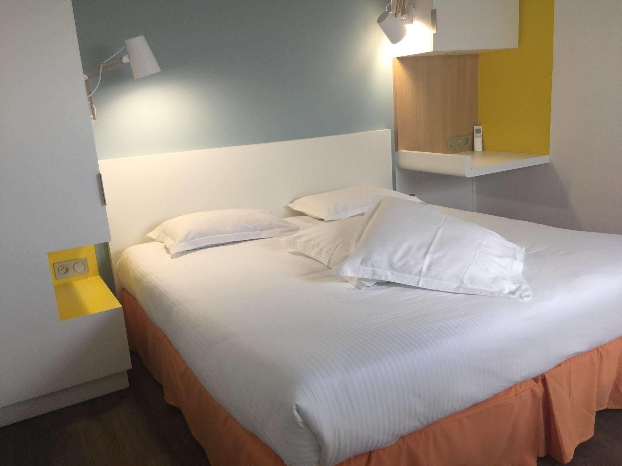 Logis Domaine Du Moulin Cavier Hotell Avrillé Exteriör bild